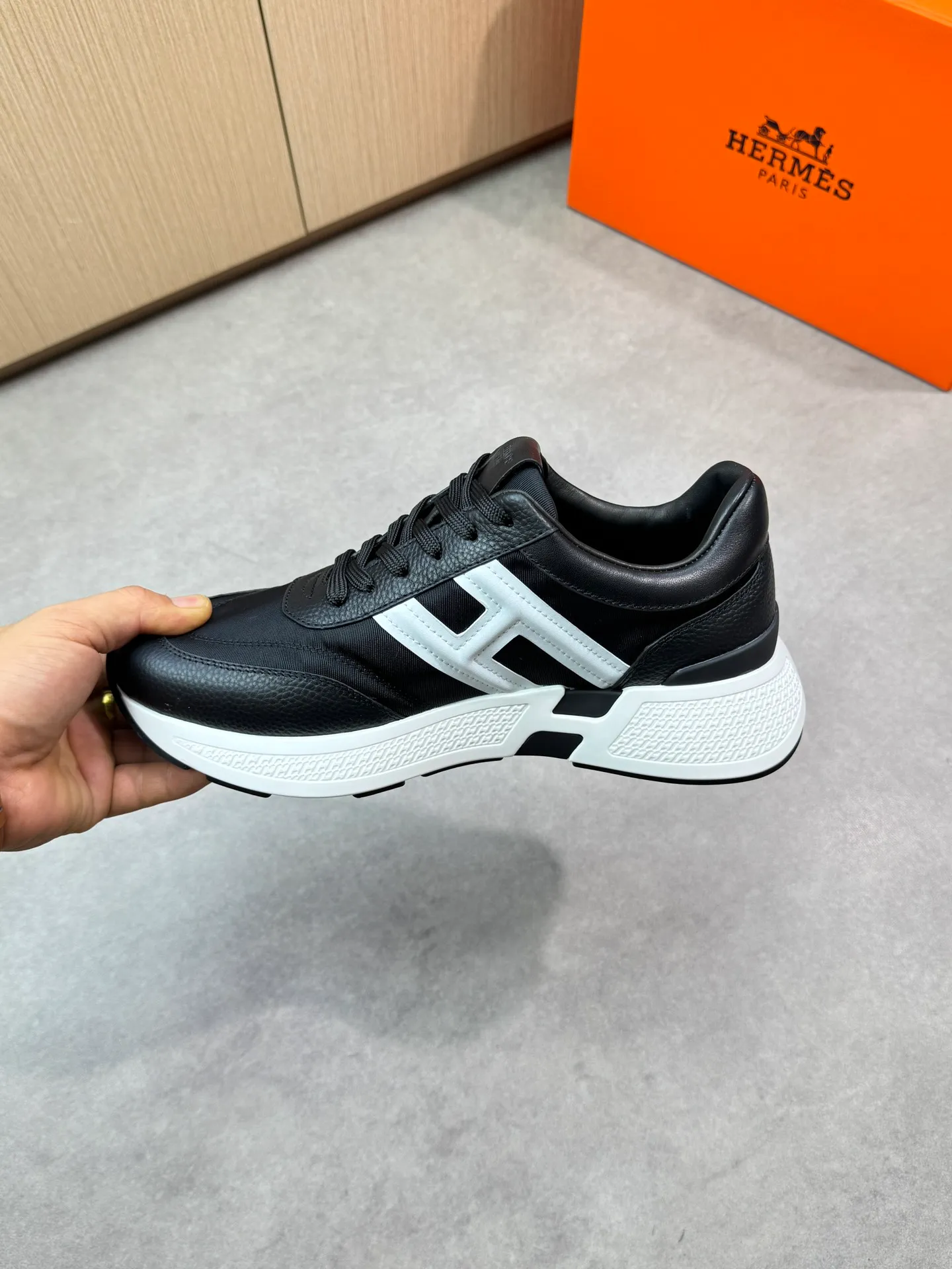 [HERMES] Hermès men's shoes 💰520💰 - high-end quality original items 🔍🔍🔍 casual sports shoes - upper: 🔝 pebbled calfskin, brand high mercerized canvas, body sewn with brand ´H´ totem, tongue brand logo cloth label - lining: water-dyed cowhide -Outsole: Ultra-light T men's shoes 💰U foam·rubber; two-color molded outsole -Ultra-high quality control·Fine workmanship: highlighted (high-end·luxury·grade) -Size: 39-44 (38, 45, can be customized)